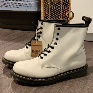 White Smooth Doc Martens Men’s Size 10